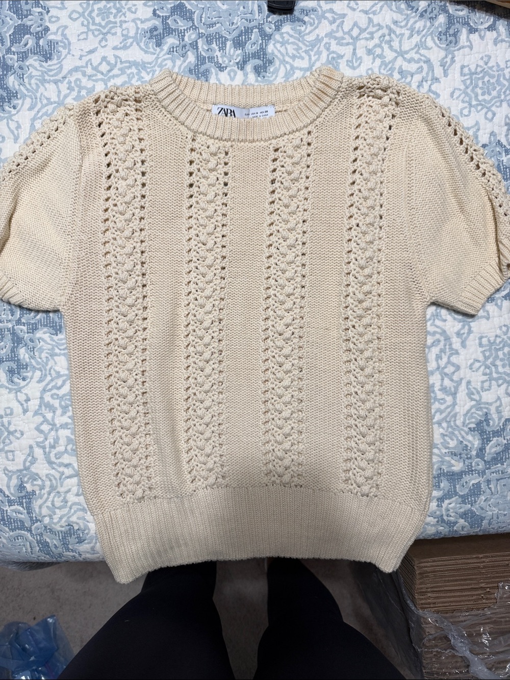 Zara Textured Knit Sweater in Cream Size Medium